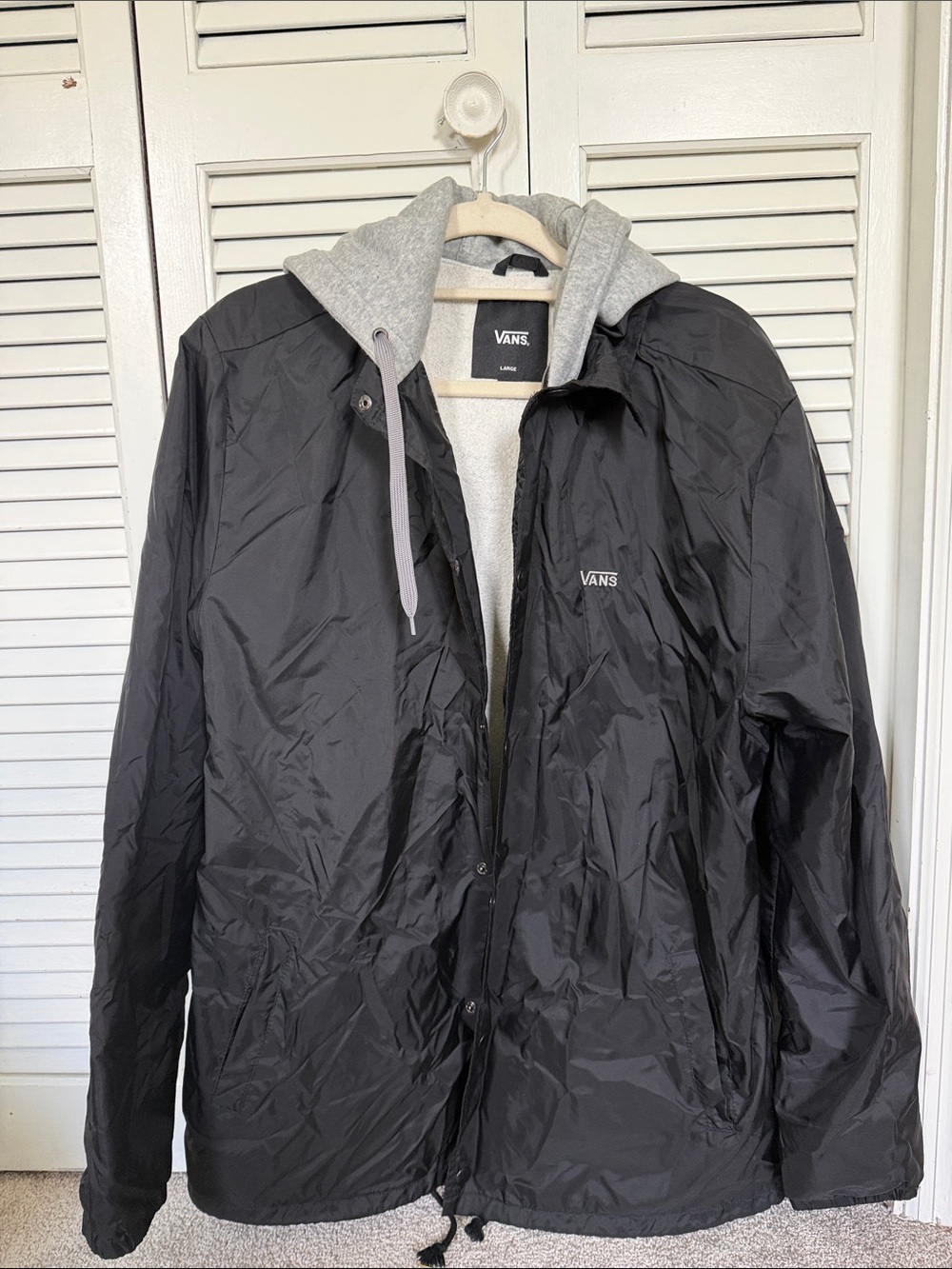 Vans Men’s Waterproof Black Windbreaker Jacket with Gray Hood Liner Sz L EUC